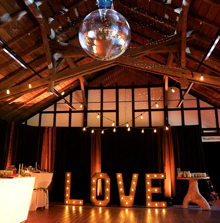 Vintage Hochzeit in einer Schützenhalle